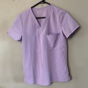 FIGS Women’s scrub top. Size XS. PO# 2487 Lavender dew. Excellent condition